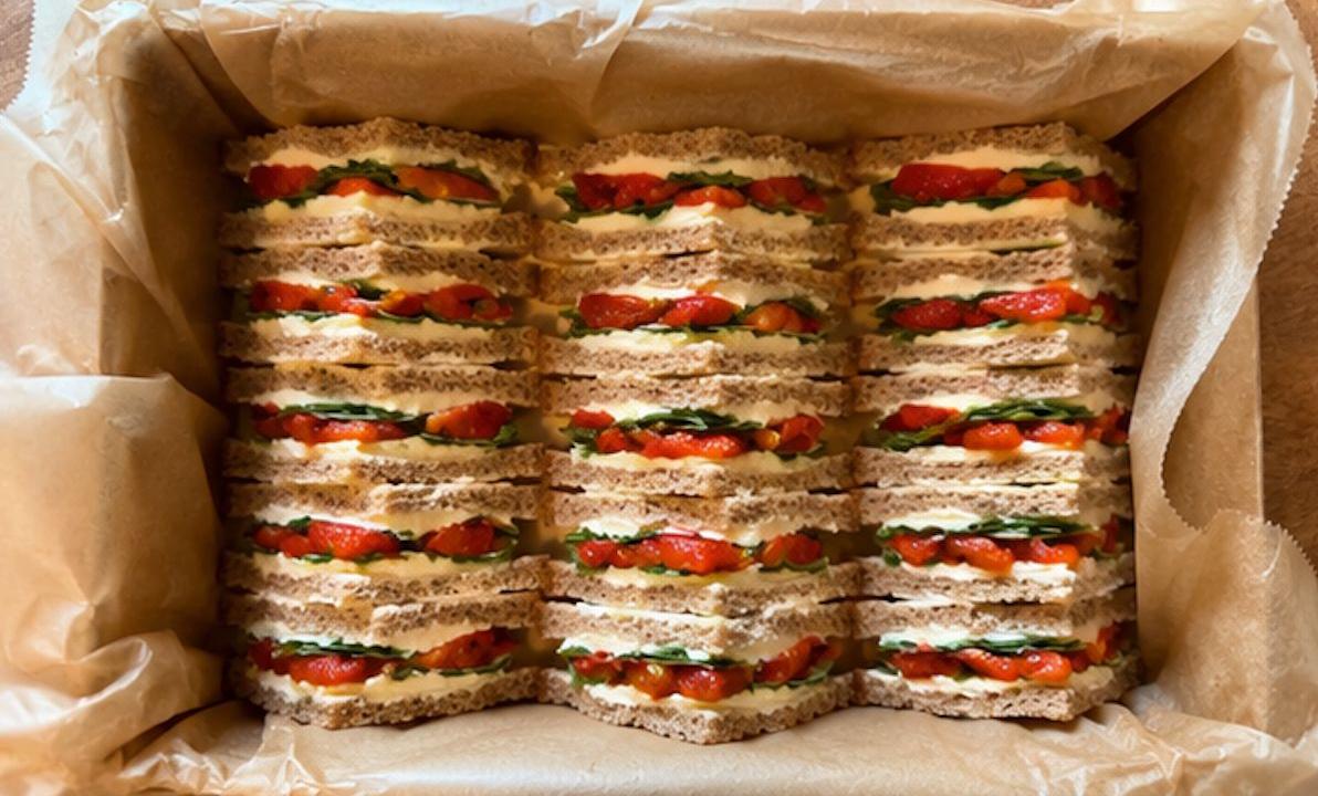 Meal card cover for: Hummus & Roasted Pepper Sandwich Box (24 pcs)
