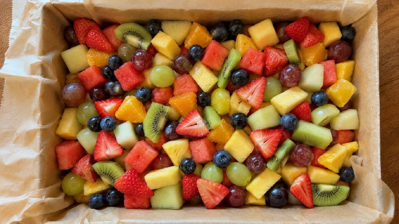 Meal card cover for: Fresh Fruit Salad (2Kg)