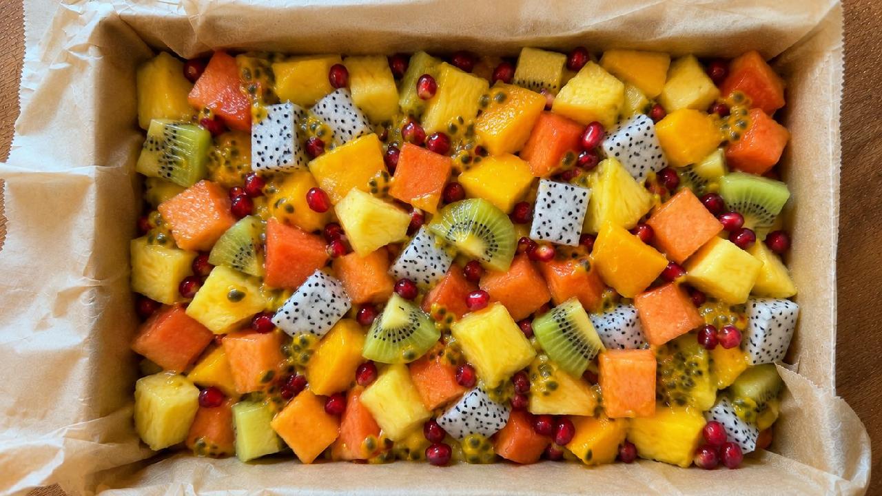 Meal card cover for: Fresh Exotic Fruit Salad (2Kg)