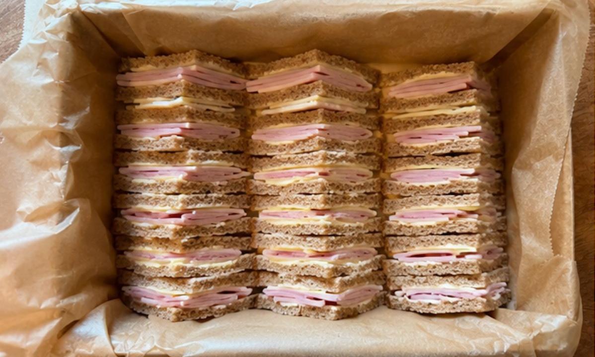 Meal card cover for: Ham & Cheddar Sandwich Box (24 pcs)