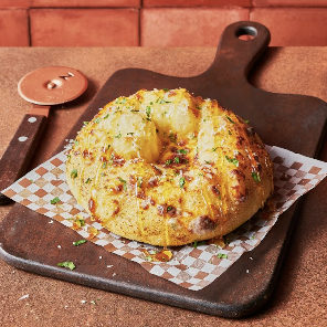 Meal card cover for: Garlic & Mozzarella Bombe