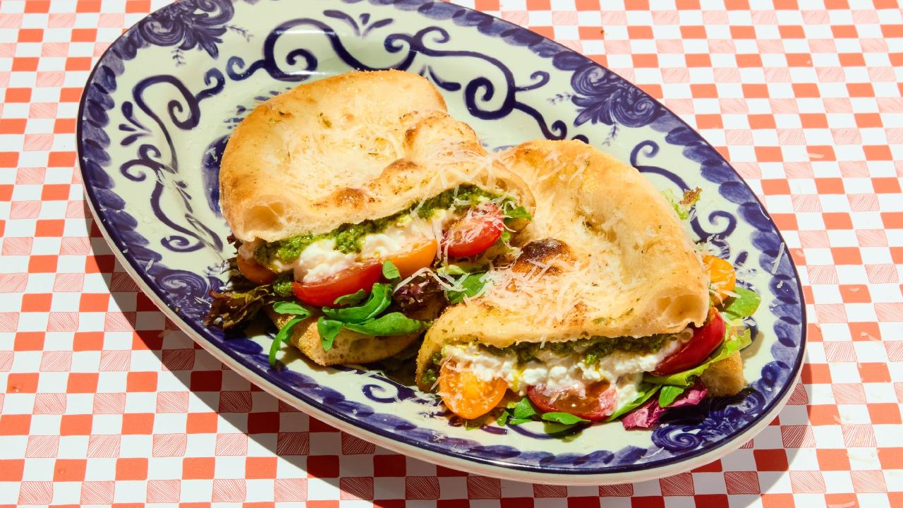 Meal card cover for: Tomato, Pesto & Burrata Pizzanini
