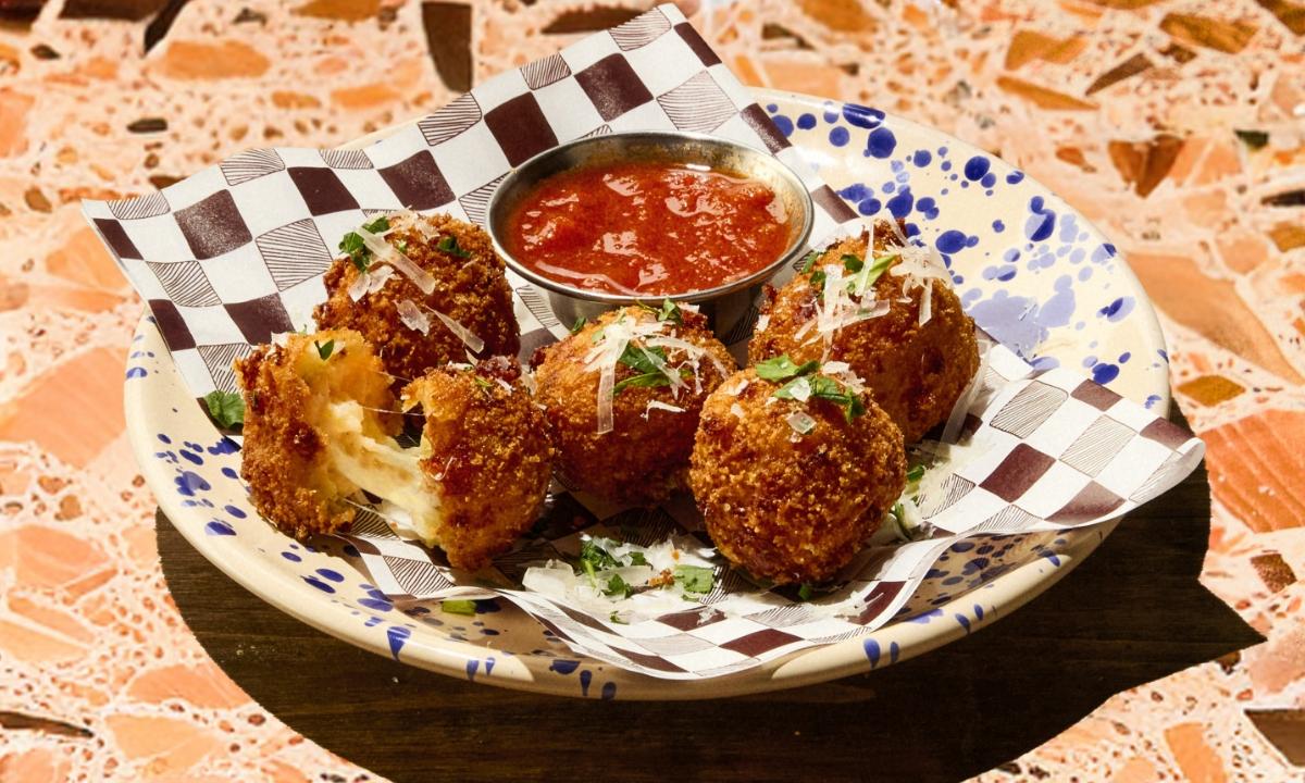 Meal card cover for: DELIVERY EXCLUSIVE ⭐ Mac & Cheese Bites