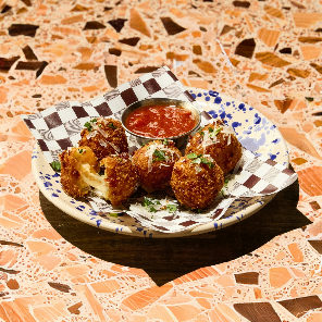 Meal card cover for: DELIVERY EXCLUSIVE ⭐ Mac & Cheese Bites