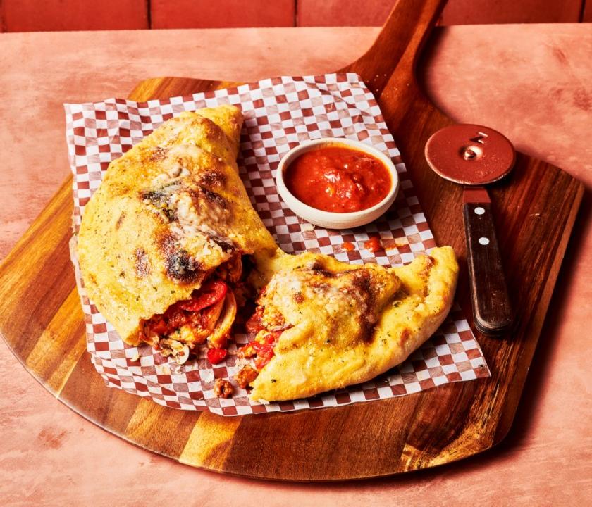 Meal card cover for: Calzone Carne Piccante