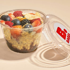Meal card cover for: Fresh Berries and Almonds Overnight Oats (Plant-Based)