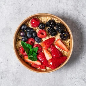 Meal card cover for: Overnight Gluten Free Oats with Blackberries, Strawberries & Mixed Berries 🥣🍓🫐