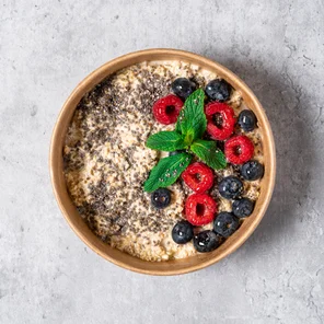 Meal card cover for: Overnight Gluten Free Oats with Mixed Berries & Chia Seeds 🥣🍇🫐