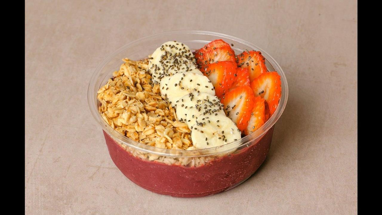 Meal card cover for: Strawberry & Banana Acai Bowl