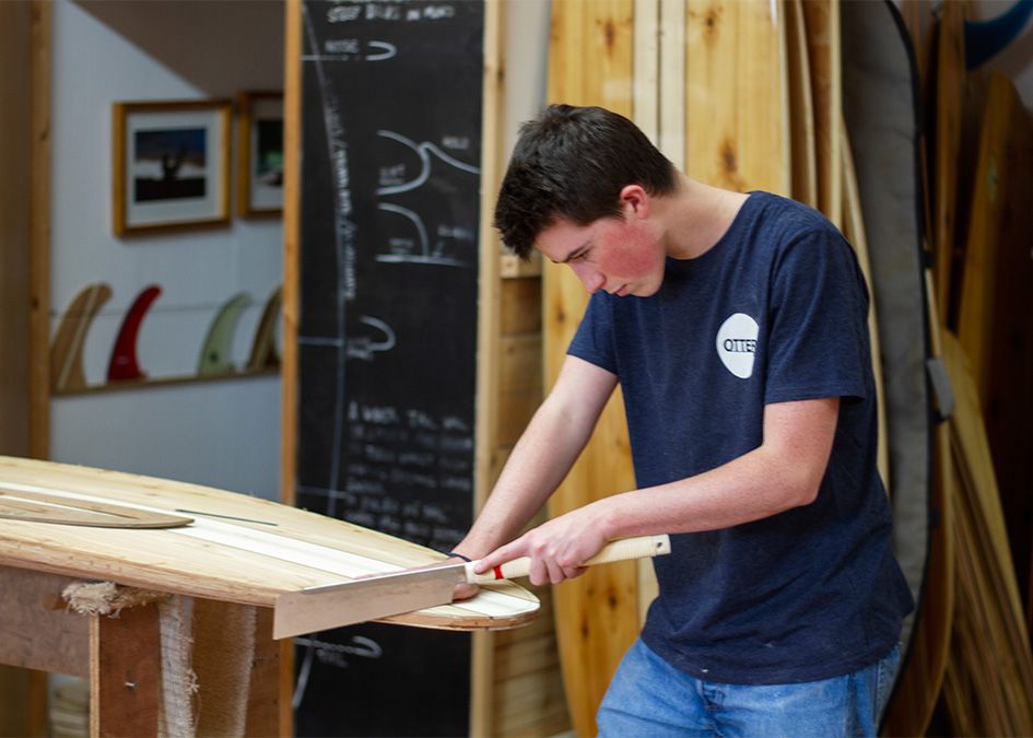 otter wooden surfboard workshop koska sawing