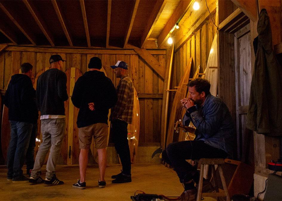 Otter Surfboards AGM Annual Gathering of Makers 2019 nick radford playing guitar