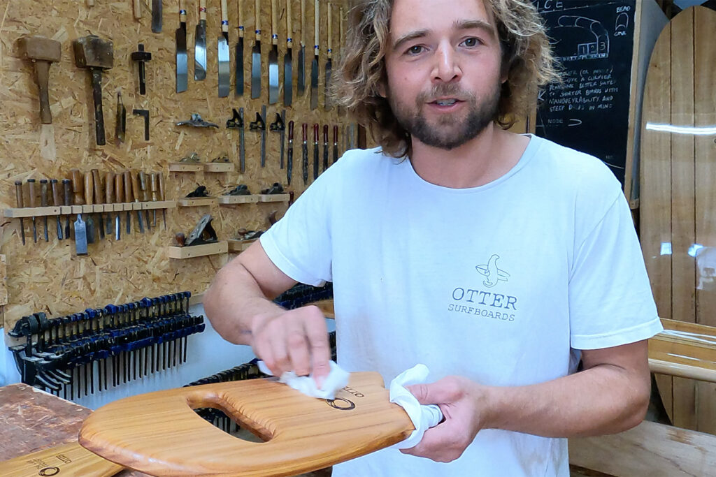 Oiling a wooden bodysurfing handplane