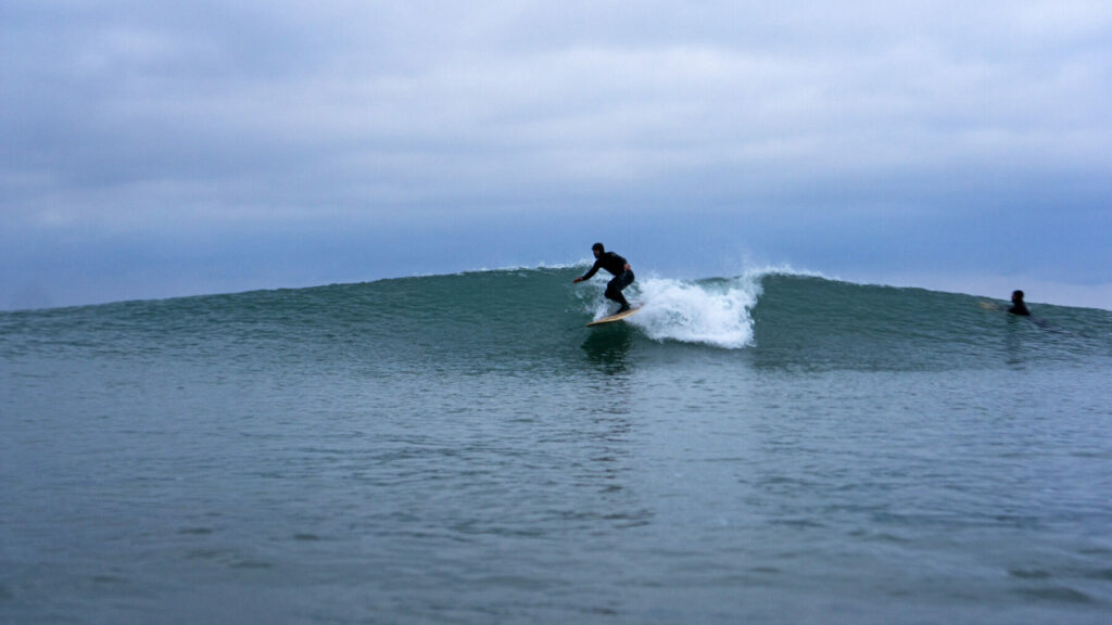 otter sustainable wooden surfboard wave drop in glassy cornwall