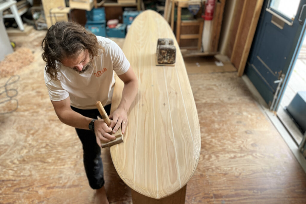 Shaping Otter Surfboards 9'1 Wicket hollow wooden surfboard
