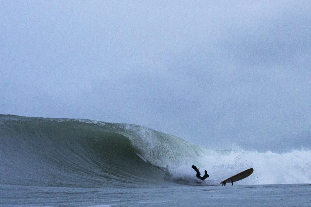 Shooting the surfboard