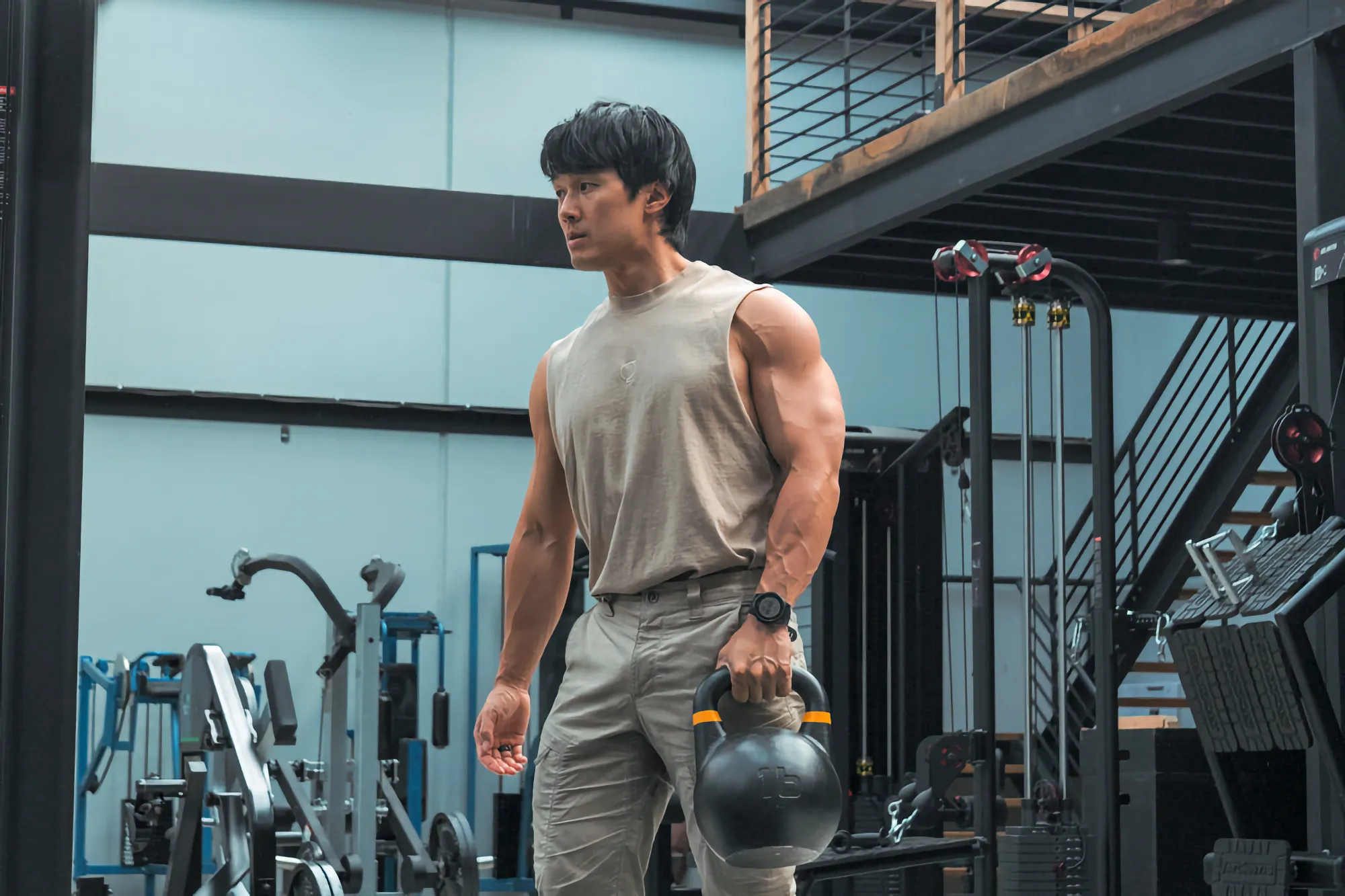 Eugene Teo performing a hybrid strength movement