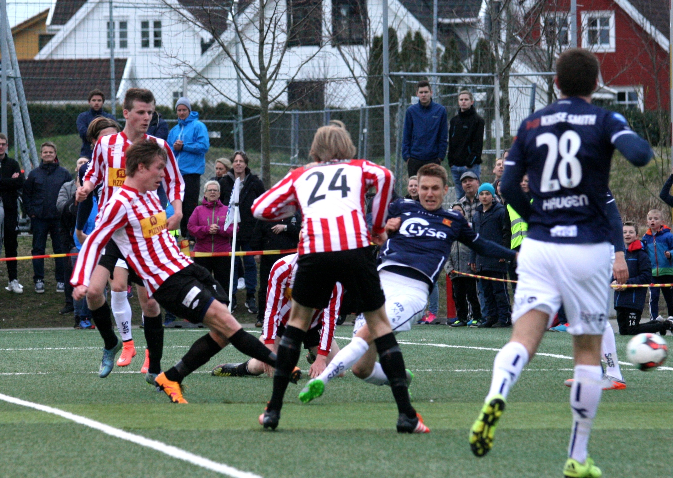 Mikal Hebnes Olsen fyrer løs og reduserer til 1-4. FOTO: PER THIME