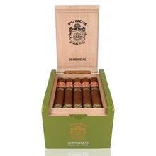 Open Punch Princesas Edición Limitada 2025 box showing five Cuban cigars in the upper tray, anniversary and limited edition bands, natural wood interior and olive-green lacquered case.