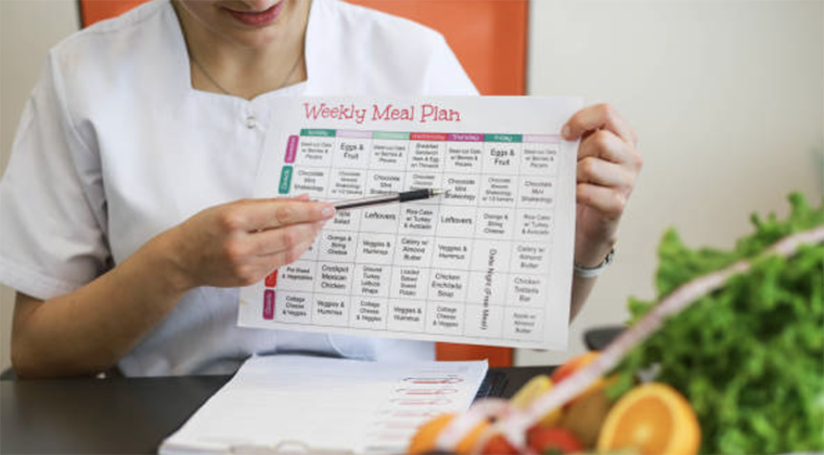 How to Become a Nutritionist