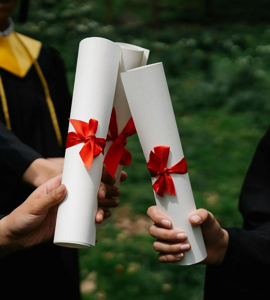 Certificate III Individual Support Online: Benefits and Considerations