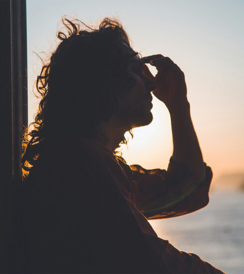 Sillotte of a man touching his forehead
