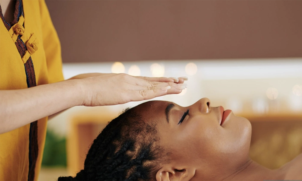 What to Expect During a Session with a Reiki Therapist