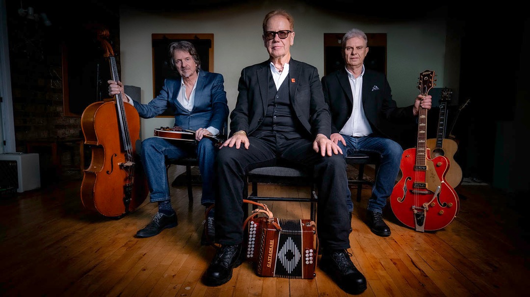 Oysterband's John Jones with Ray Cooper & Al Scott