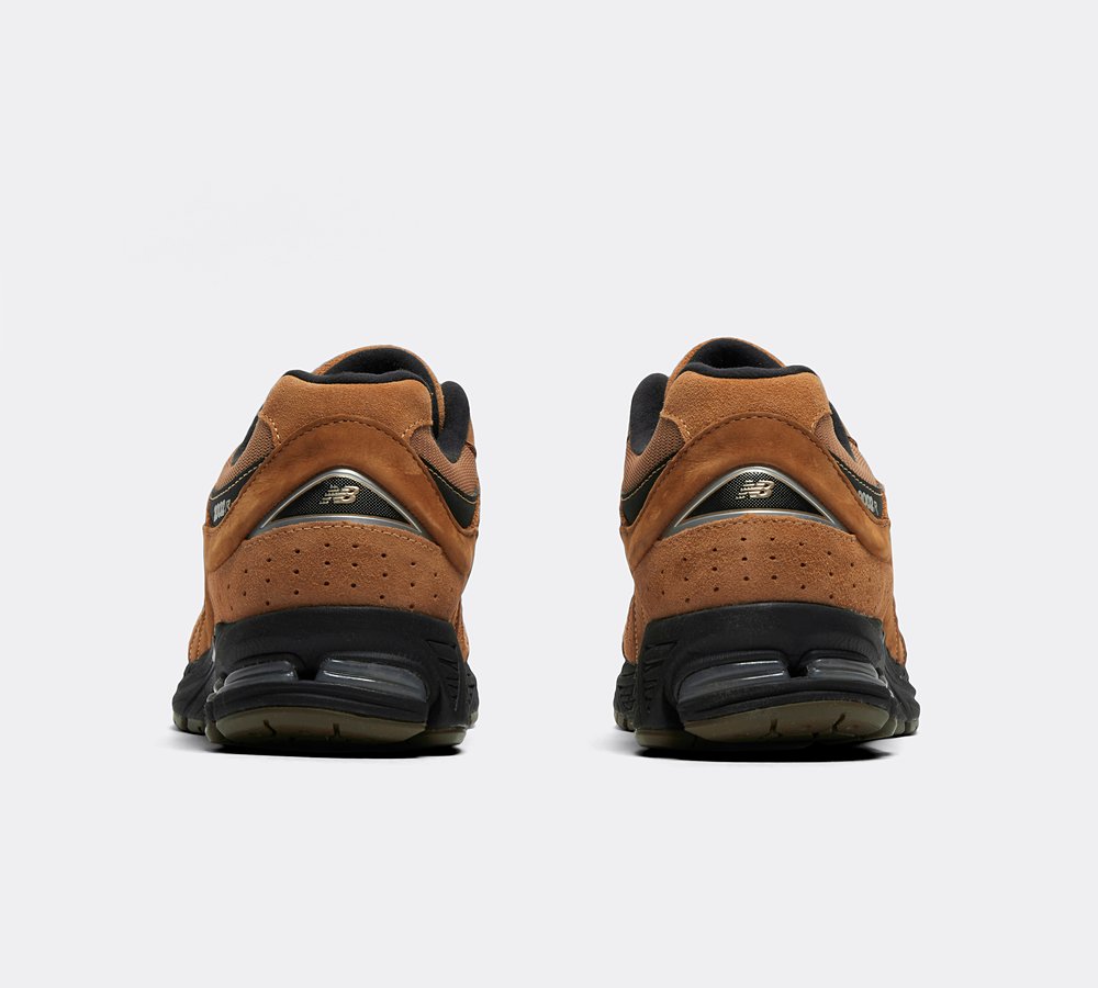 New Balance 2002R Trainer Tobacco / Black @ Clobbr