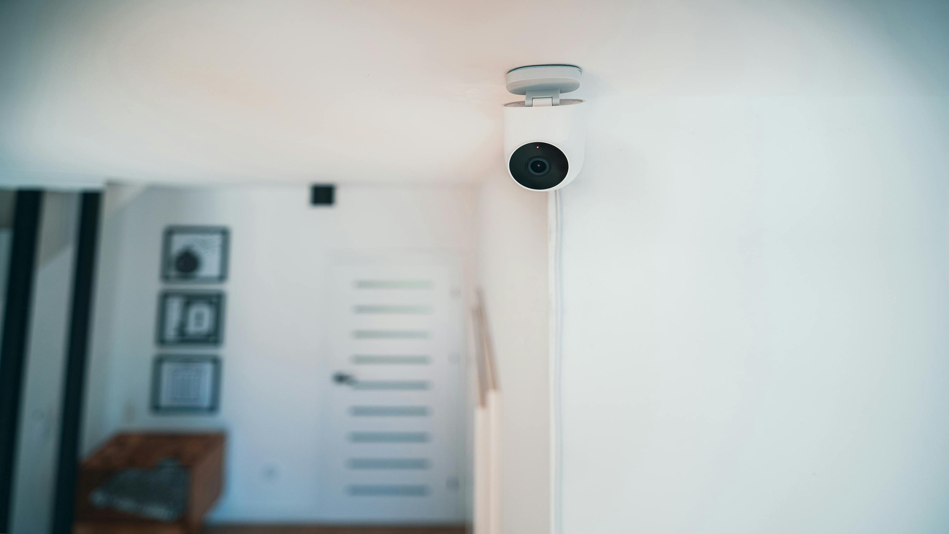 Security Cameras That Do More Than Watch. Peace of Mind, Minus the Hassle