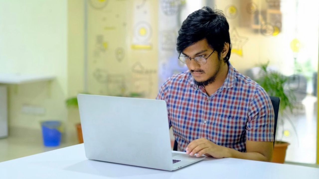 AI entry level jobs shrink as hiring patterns shift globally - StrongYes