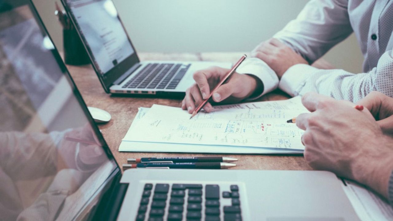 7 questions to ask before choosing a financial advisor