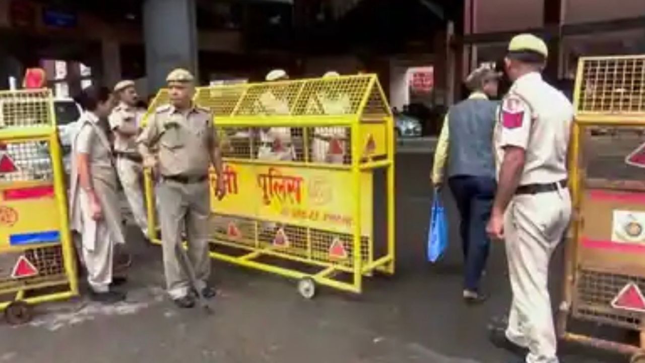 Delhi cop shoots food delivery agent dead, another injured as bullet pierces through his chest