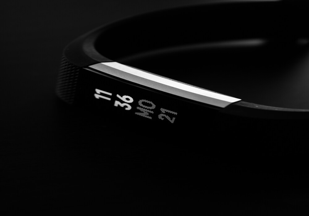 Sources: 'Fitbit Air' is a screen-less Whoop competitor debuting with 'Google Health' subscription