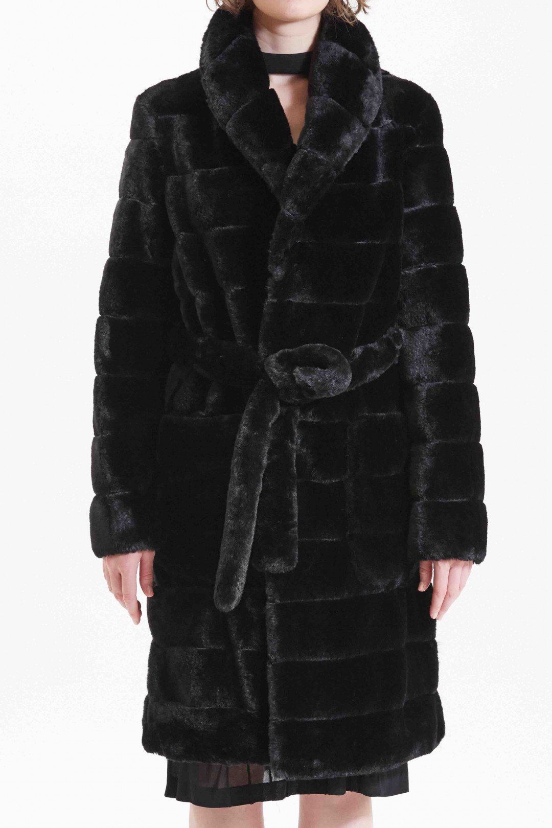 Linda - Noir Raye by  on curated-crowd.com