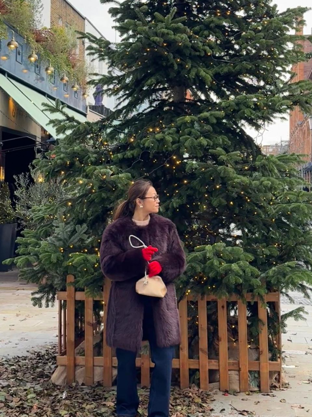Cashmere Gloves in Postbox Red by LOOP Cashmere on curated-crowd.com