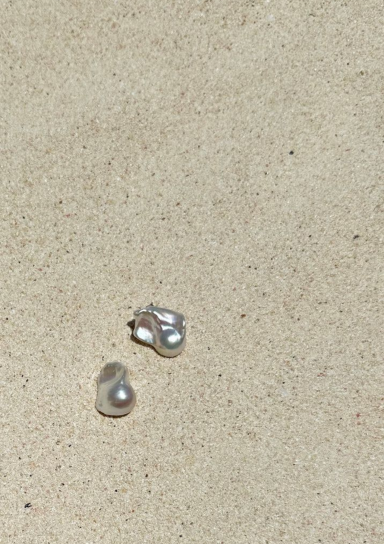 Divers Pearl Earring by Saint Holiday on curated-crowd.com