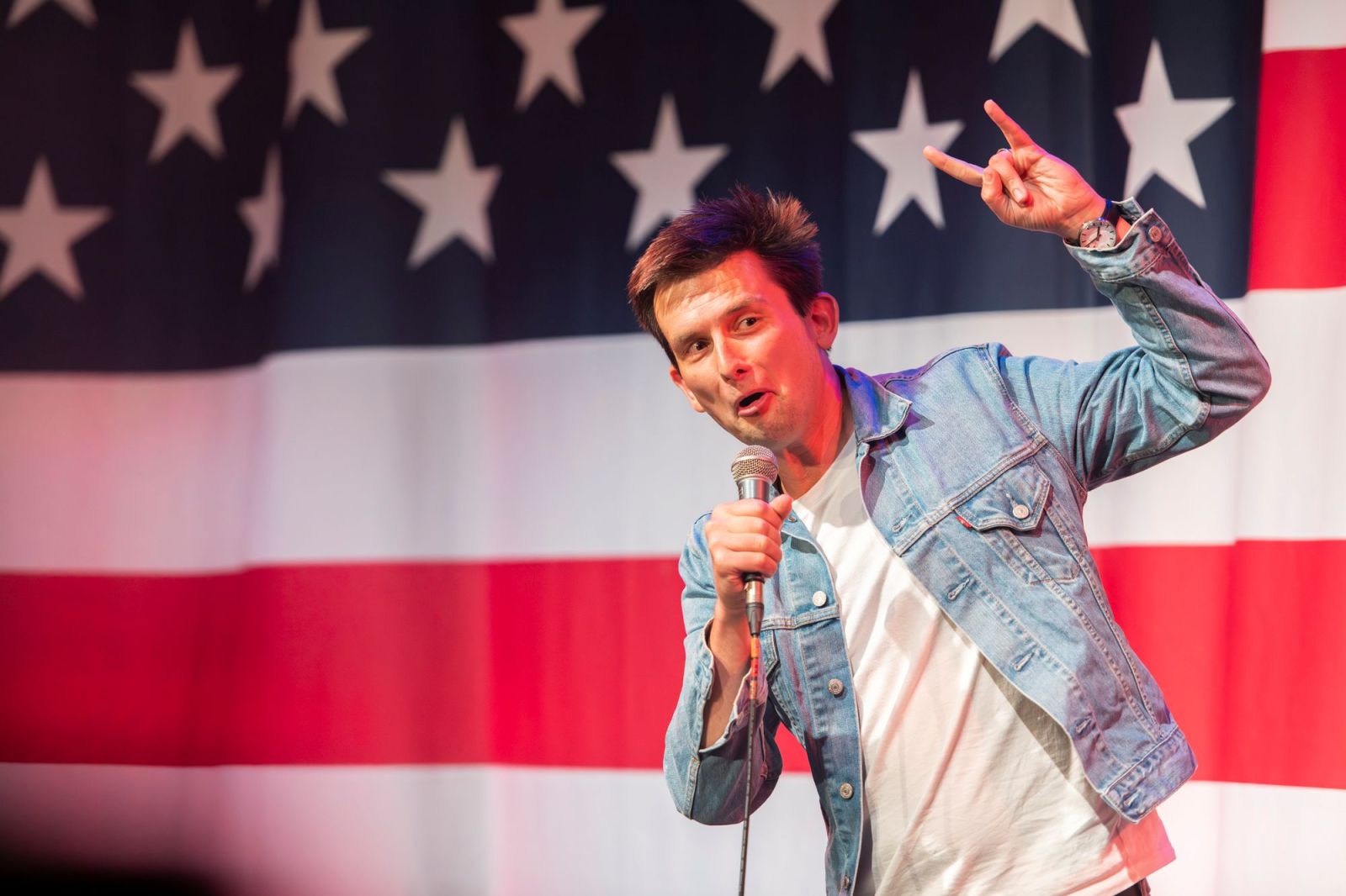 Kieran Hodgson: Voice Of America comedy review – Sharp and smart