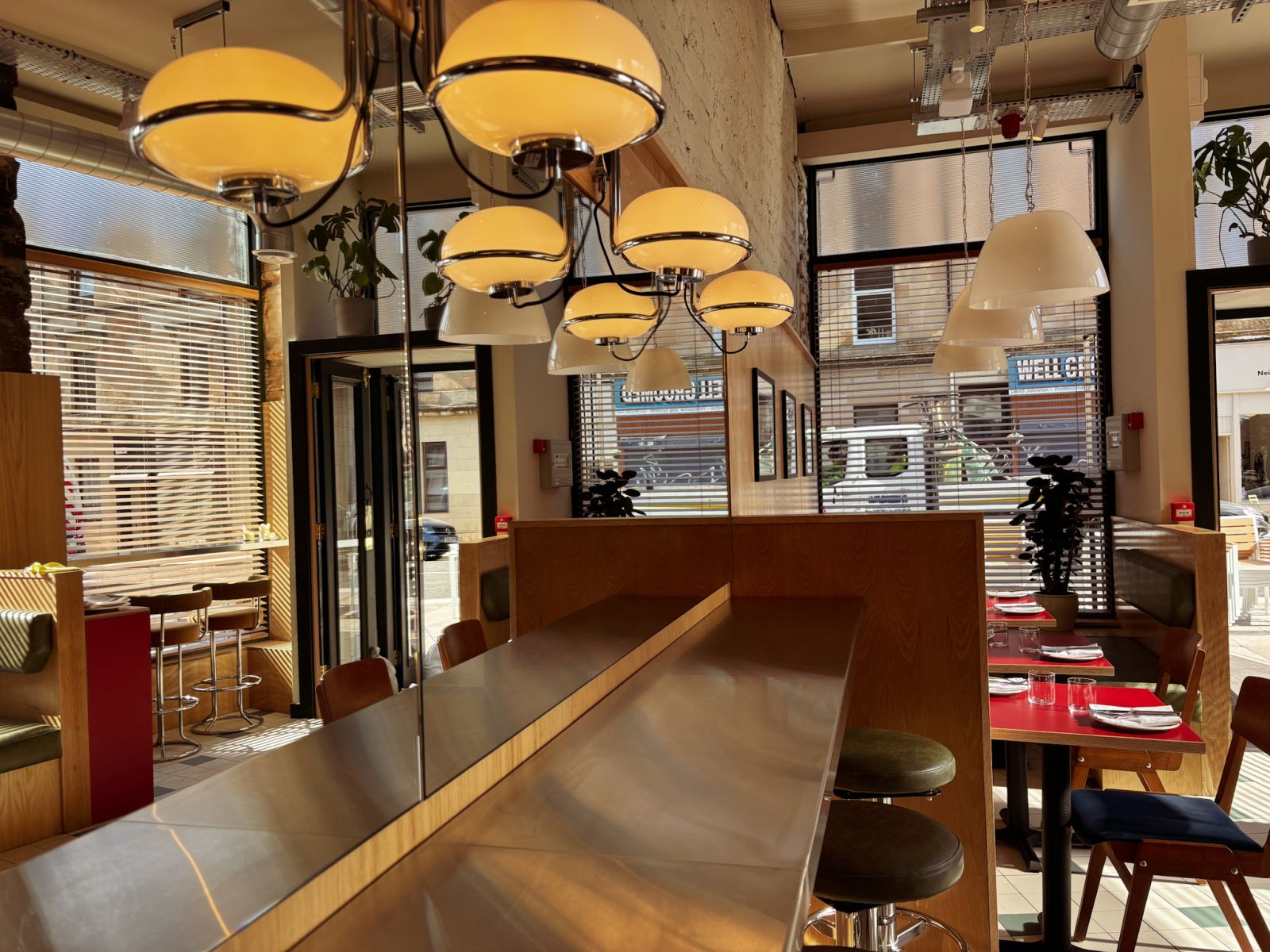 9 bars and restaurants around Kelvingrove Art Gallery & Museum