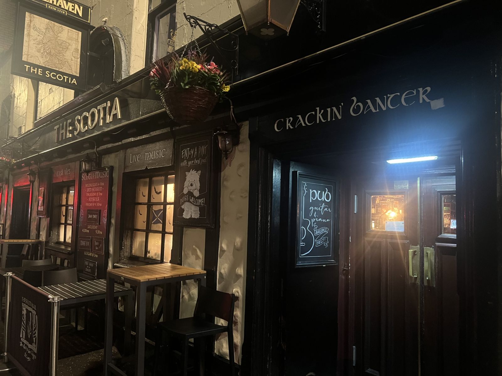 10 old-fashioned Glasgow pubs to savour a pint in