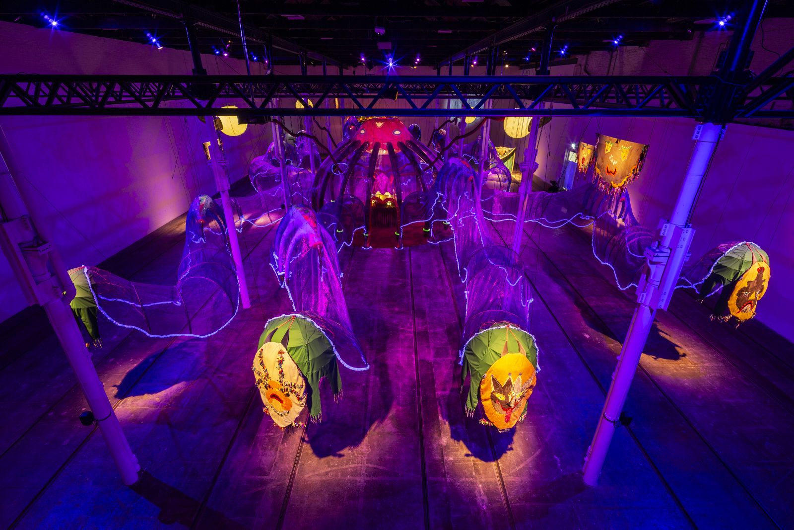 Rae-Yen Song: •~TUA~• 大眼 •~MAK~• art review – Inventive, immersive worldbuilding