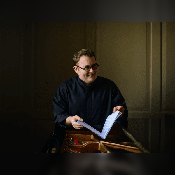 Coffee Concert: Lewis Kingsley Peart