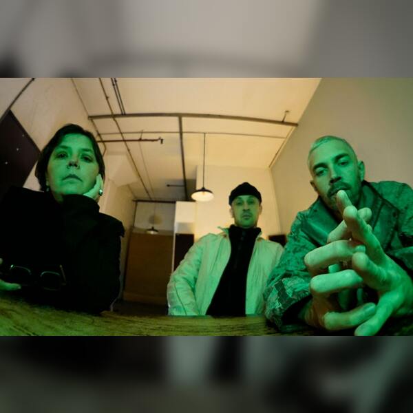 Moin + Special Guests