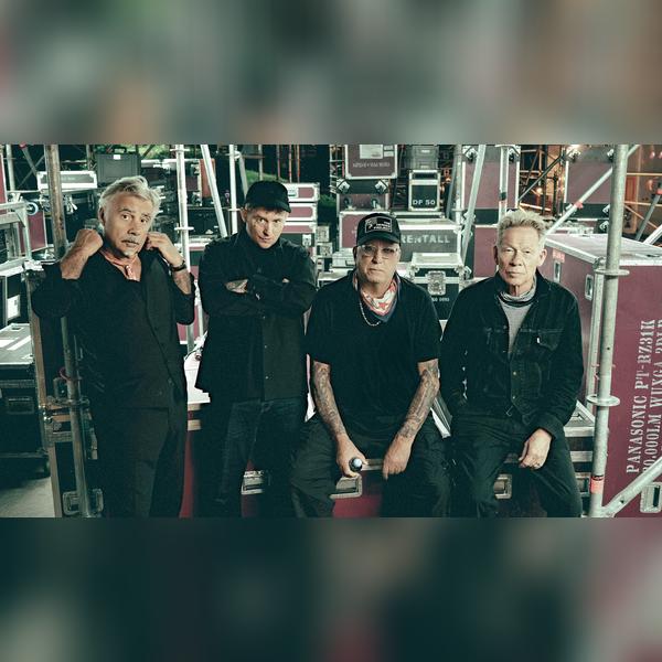 Sex Pistols (Paul Cook, Steve Jones, Glen Matlock) featuring Frank Carter