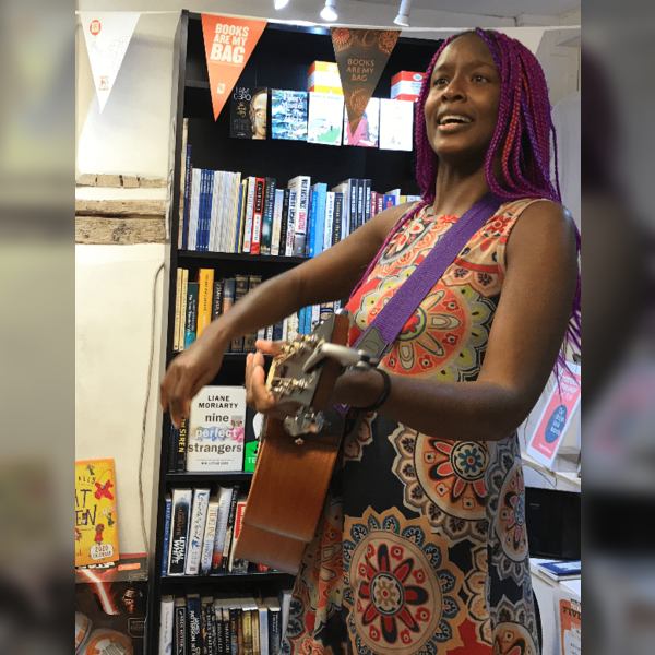 Acoustic Night with Claudia Mackenzie