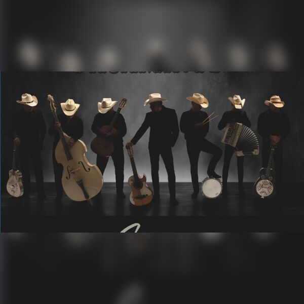 Los Pacaminos featuring Paul Young