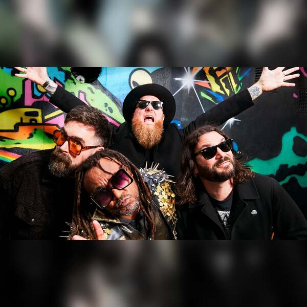 Skindred, Snayx