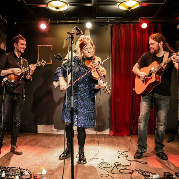 Folk Weekend: The Shackleton Trio