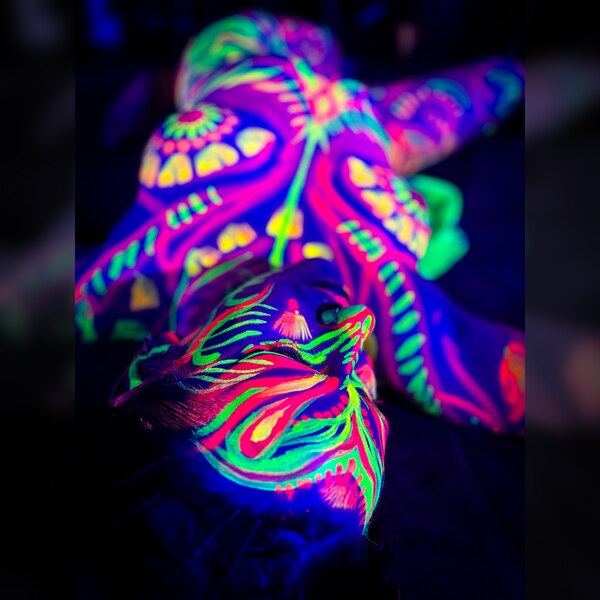 Neon Naked Life Drawing In Oxford Circus!