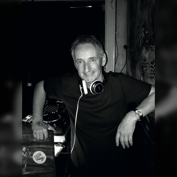 Pat Nevin in Conversation: Football and how to Survive It