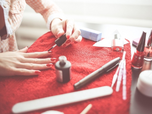 Nail Extensions: Acrylic vs Gel Options
